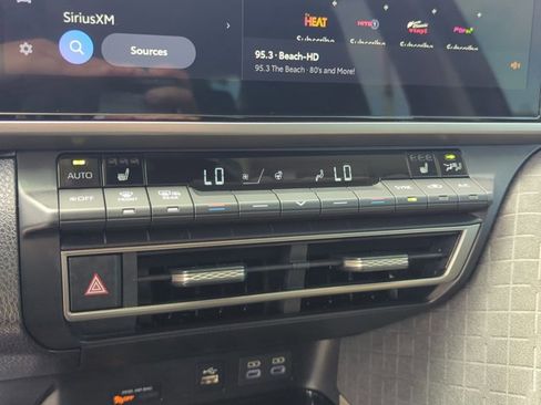 Used 2026 Toyota Camry XLE FWD image 21