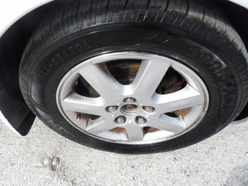 Used 2002 Toyota Avalon XLS image 14