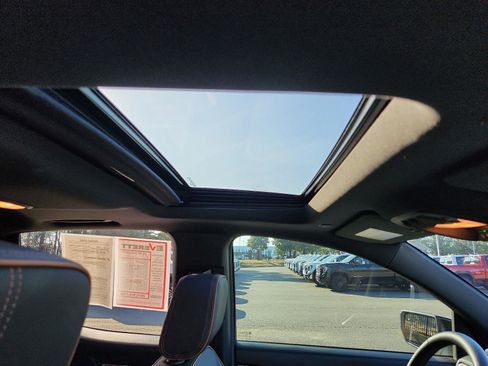 Certified 2025 GMC Canyon AT4 w/ Technology Plus Package image 8