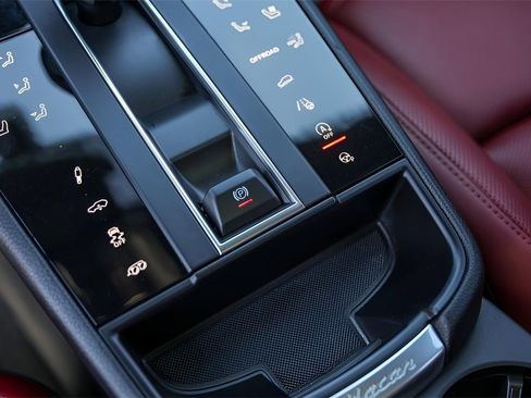 Used 2022 Porsche Macan GTS image 25