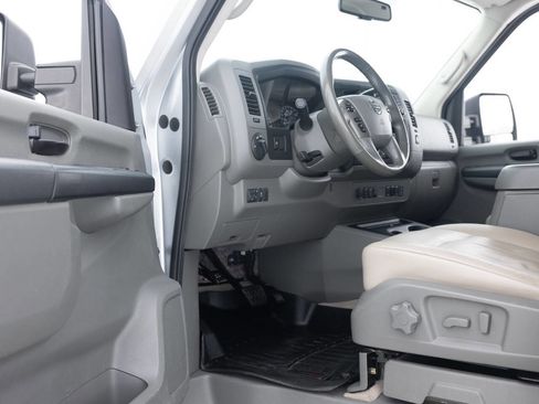 Used 2016 Nissan NV 3500 SL image 26