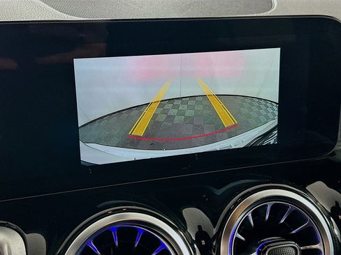 Used 2023 Mercedes-Benz GLB 250 image 22