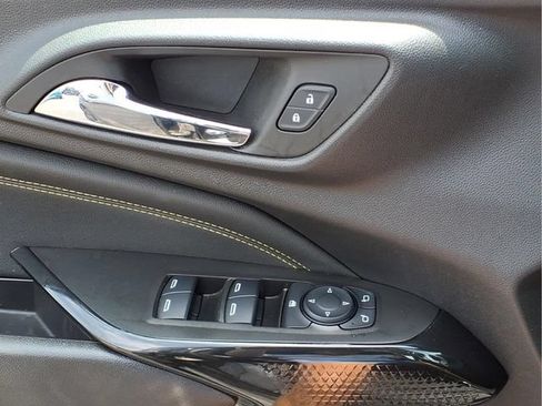 Used 2025 Chevrolet Trax ACTIV w/ Sunroof Package FWD image 15