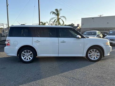 Used 2011 Ford Flex SEL w/ Rapid Spec Order Code FWD image 4