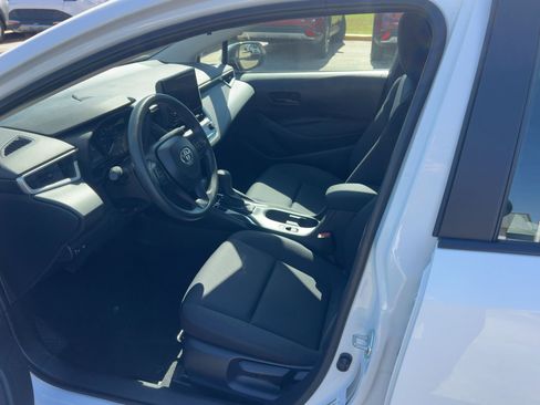 Used 2025 Toyota Corolla LE image 6
