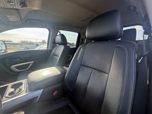 Used 2019 Nissan Titan PRO-4X w/ Pro-4x Convenience Package AWD/4WD image 13