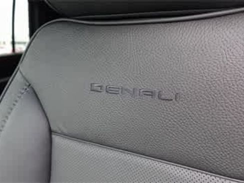 New 2025 GMC Yukon XL Denali w/ LPO, Illumination Package image 12