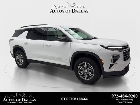 Used 2026 Chevrolet Traverse LT FWD image 1