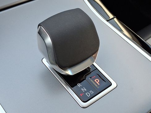 Used 2025 Land Rover Range Rover Velar S image 16