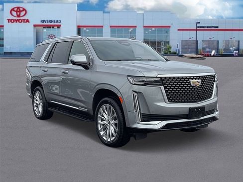 Used 2023 Cadillac Escalade Premium Luxury w/ Performance Package image 2