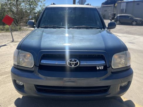 Used 2005 Toyota Sequoia SR5 RWD image 2