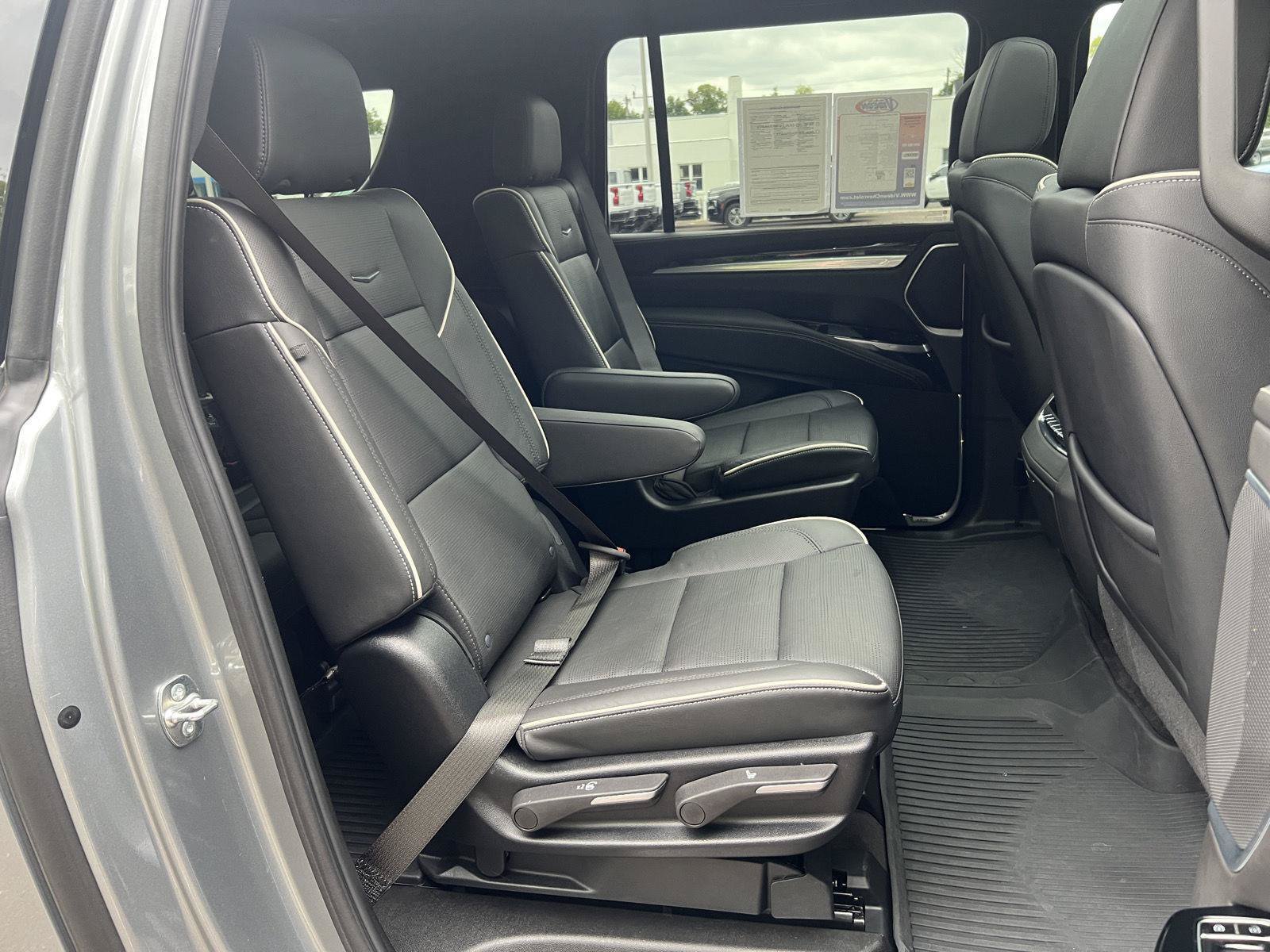 Used 2025 Cadillac Escalade ESV Sport w/ Touring Package AWD/4WD image 17
