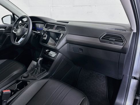 Used 2022 Volkswagen Tiguan SE AWD/4WD image 28