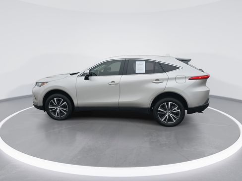 Used 2022 Toyota Venza LE image 6