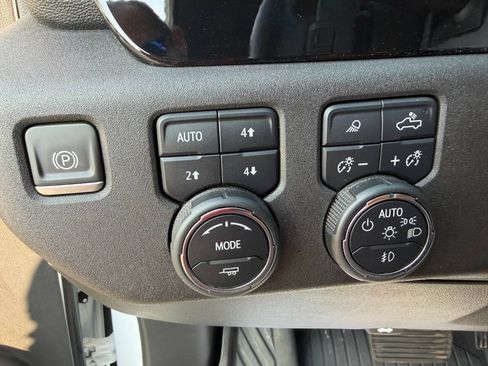 Used 2022 Chevrolet Silverado 1500 LTZ AWD/4WD image 17