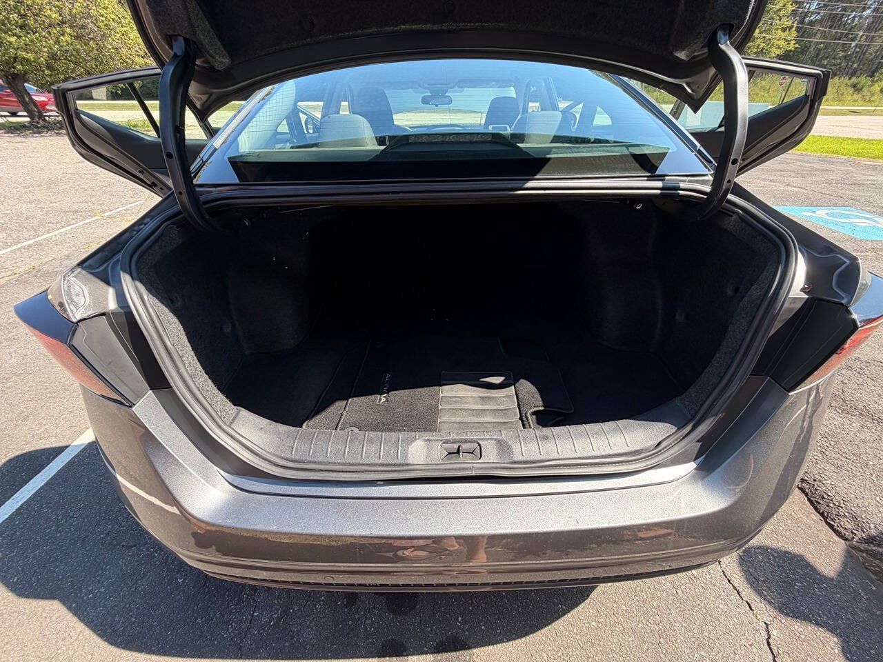 Used 2024 Nissan Altima 2.5 S FWD image 18