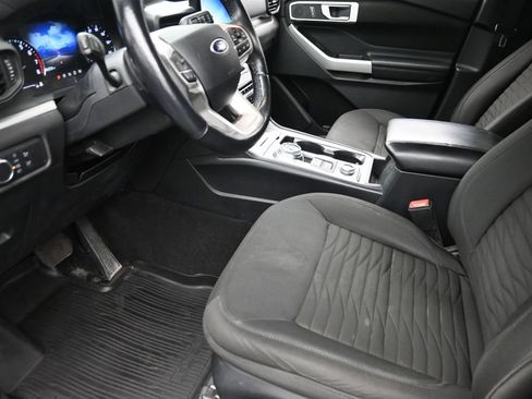 Used 2020 Ford Explorer XLT w/ Comfort Package AWD/4WD image 19