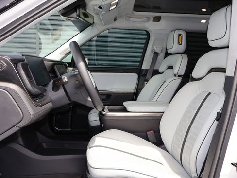 Used 2023 Rivian R1S Launch Edition image 20