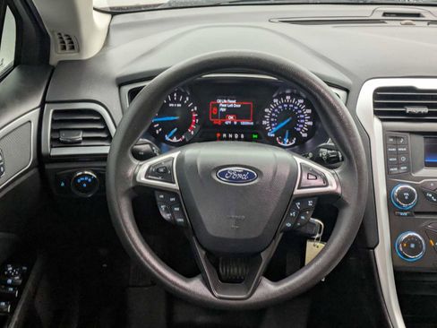 Used 2016 Ford Fusion SE image 23