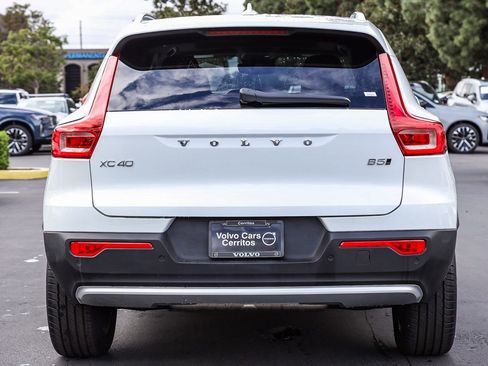 New 2025 Volvo XC40 B5 Core w/ Climate Package image 10