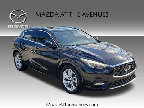 Used 2019 INFINITI QX30 ESSENTIAL image 3