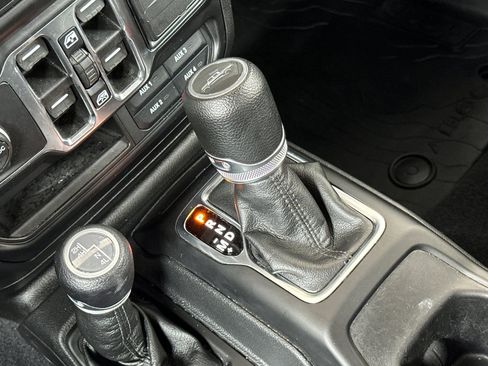 Used 2021 Jeep Gladiator Willys image 20