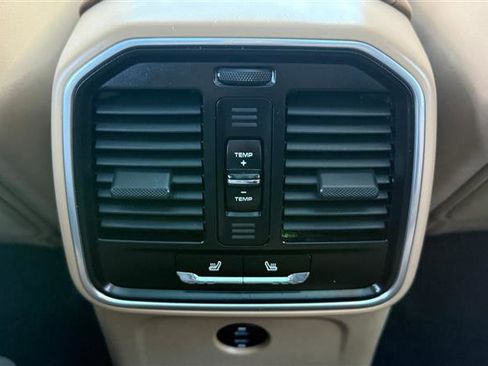 Used 2020 Porsche Macan w/ Premium Package Plus image 31