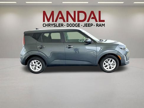 Used 2025 Kia Soul LX FWD image 5