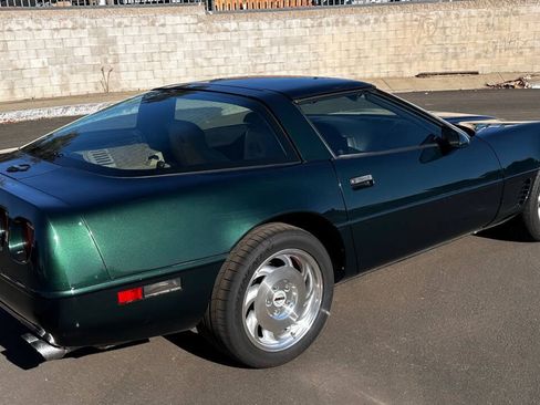 Used 1996 Chevrolet Corvette Coupe RWD image 19