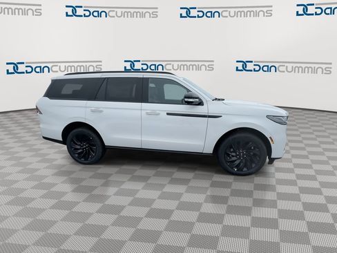 New 2026 Lincoln Navigator Reserve w/ Jet Appearance Package AWD/4WD image 9