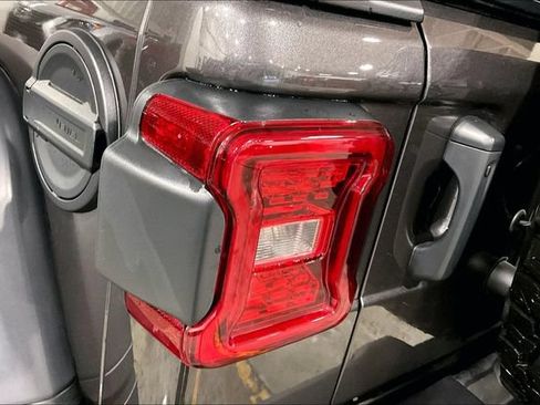 Used 2024 Jeep Wrangler Unlimited Rubicon w/ Convenience Group AWD/4WD image 30