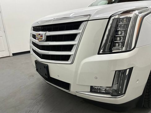 Used 2017 Cadillac Escalade ESV Luxury AWD/4WD image 25