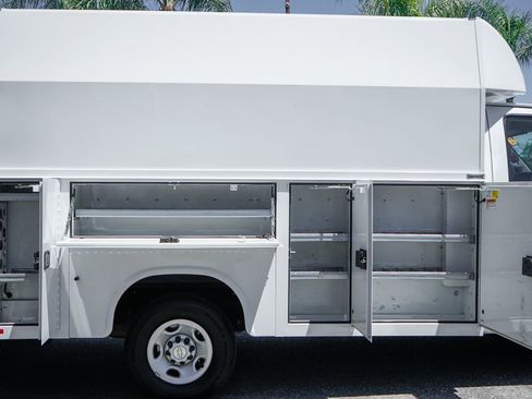 Used 2022 Chevrolet Express 3500 w/ Power Convenience Package RWD image 12