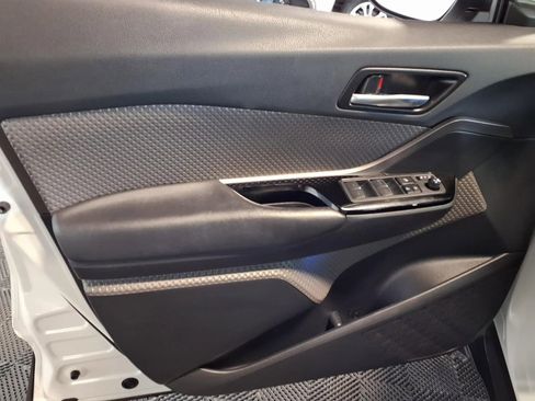 Used 2020 Toyota C-HR Limited image 15