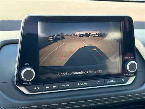 Used 2023 Nissan Rogue SV image 24