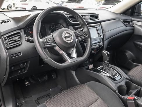 Used 2018 Nissan Rogue SV FWD image 5