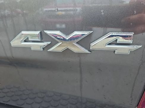 Used 2018 RAM 1500 Express AWD/4WD image 16