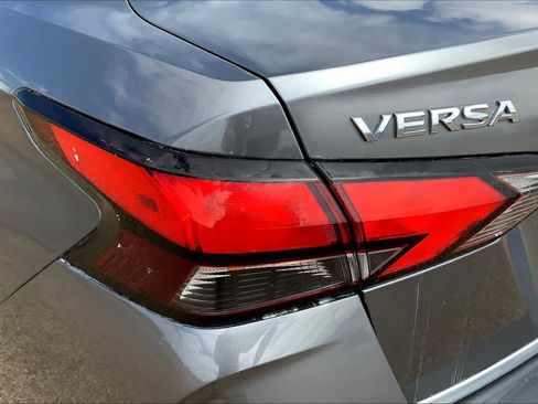 Used 2020 Nissan Versa S FWD image 28