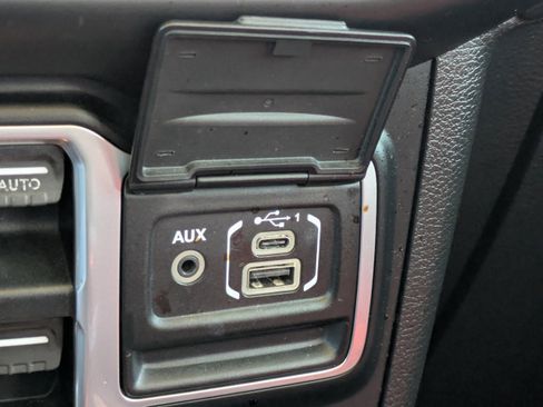 Used 2018 Jeep Wrangler Unlimited Sahara w/ Safety Group image 28