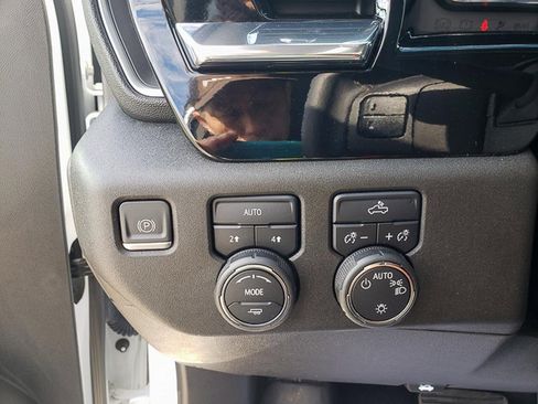 Used 2023 Chevrolet Silverado 1500 LT image 13