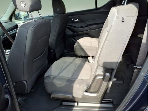 Used 2023 Chevrolet Traverse LT FWD image 11