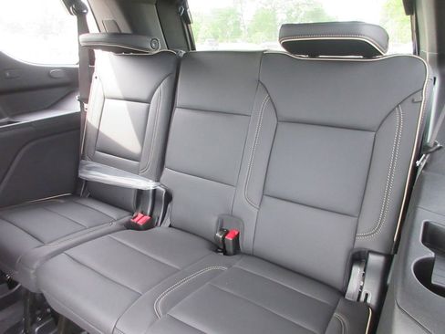 New 2026 GMC Yukon Elevation w/ Elevation Premium Package AWD/4WD image 13