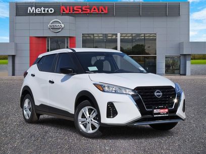 New 2025 Nissan Kicks Play S