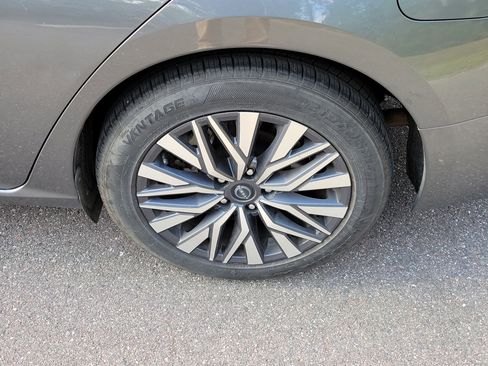 Used 2024 Nissan Altima 2.5 SV image 37