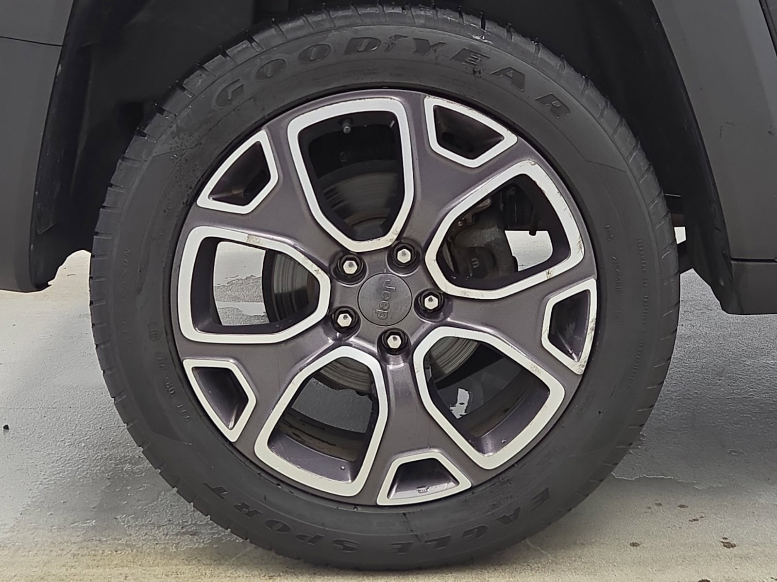 Certified 2018 Jeep Renegade Limited w/ UConnect 8.4 Nav Group AWD/4WD image 36