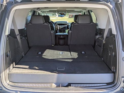 Used 2020 Cadillac Escalade Luxury image 12