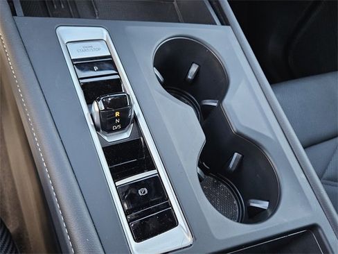 Certified 2025 Volkswagen Atlas Cross Sport SE image 23