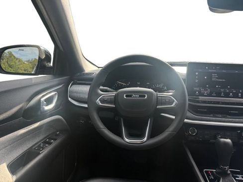 Used 2023 Jeep Compass Latitude AWD/4WD image 12