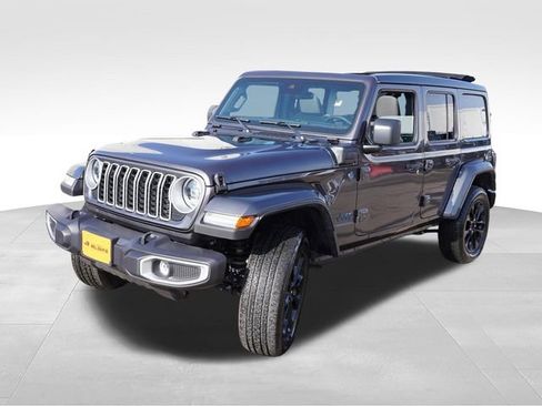 Certified 2025 Jeep Wrangler Unlimited Sahara w/ Safety Group AWD/4WD image 12