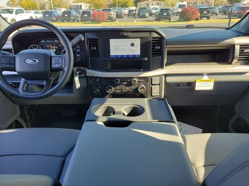 New 2026 Ford F550 4x4 Crew Cab image 10